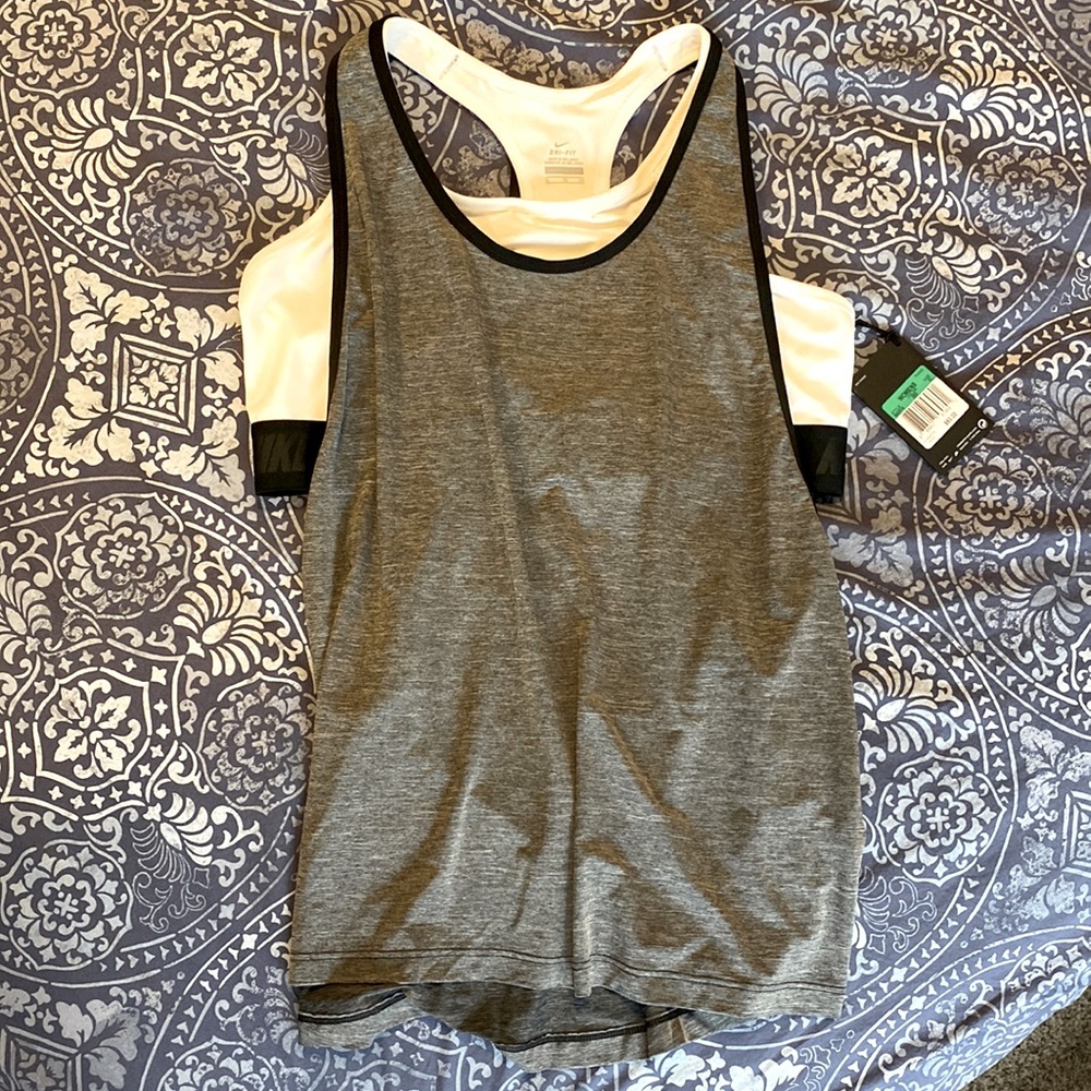 Nike sports top with built in shelf support.
